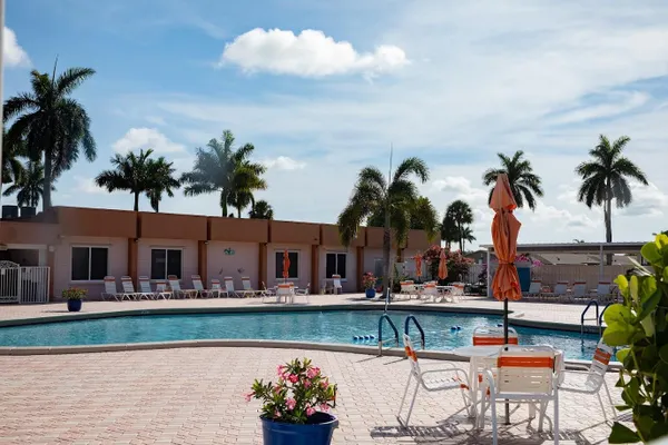 Property Slideshow image 2 of 14 | 2545 dudley dr k, West Palm Beach, FL, 33415