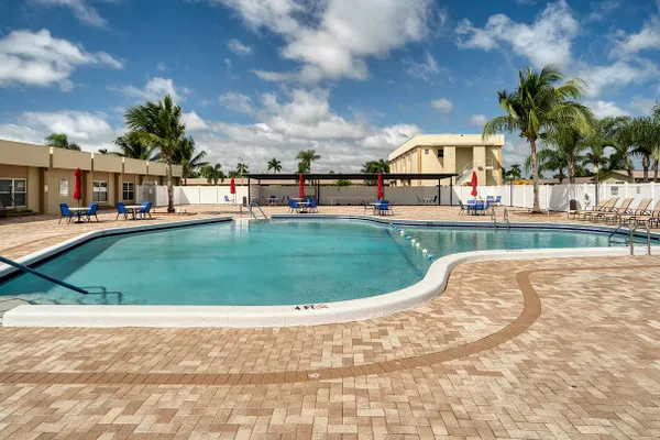 Property Slideshow image 3 of 14 | 2545 dudley dr k, West Palm Beach, FL, 33415