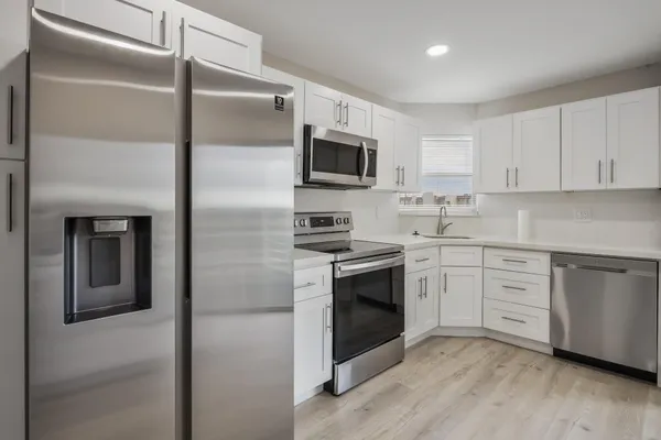 Property Slideshow image 2 of 31 | 3590 via poinciana 501, Lake Worth, FL, 33467
