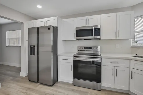 Property Slideshow image 3 of 31 | 3590 via poinciana 501, Lake Worth, FL, 33467