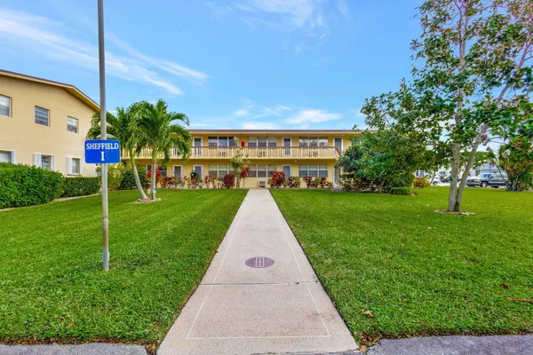 Property Slideshow image 2 of 29 | 211 sheffield i i, West Palm Beach, FL, 33417