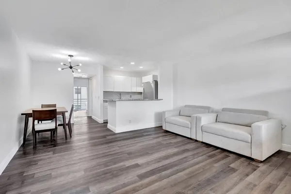Property Slideshow image 3 of 29 | 211 sheffield i i, West Palm Beach, FL, 33417