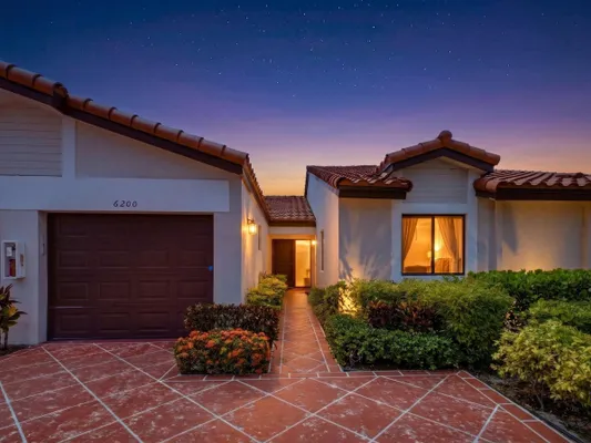 Property Slideshow image 2 of 35 | 6200 kings gate cir, Delray Beach, FL, 33484