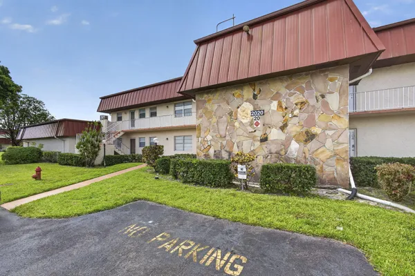 Property Slideshow image 2 of 26 | 12020 w greenway dr 101, Royal Palm Beach, FL, 33411
