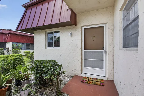 Property Slideshow image 3 of 26 | 12020 w greenway dr 101, Royal Palm Beach, FL, 33411