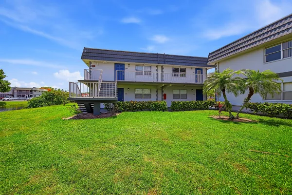 Property Slideshow image 2 of 22 | 383 saxony trl, Delray Beach, FL, 33446