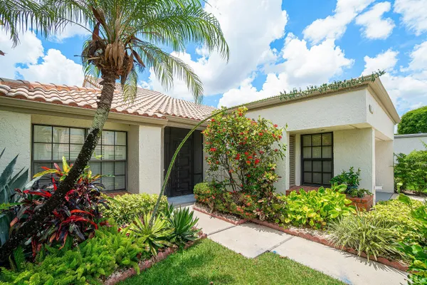Property Slideshow image 3 of 54 | 5635 kiowa cir, Boynton Beach, FL, 33437