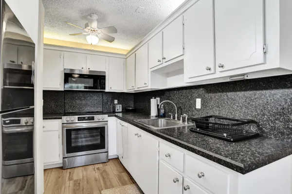 Property Slideshow image 3 of 52 | 1050 citrus way 203, Delray Beach, FL, 33445
