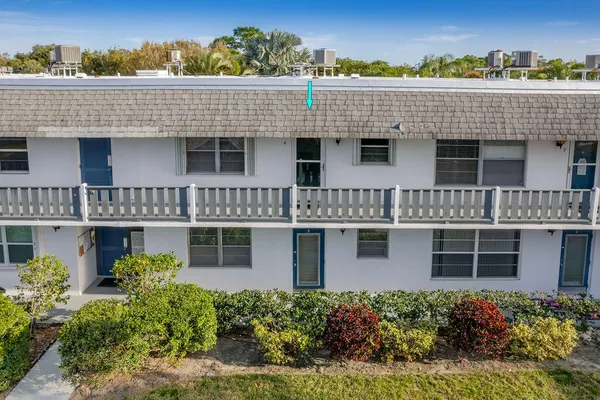 Property Slideshow image 2 of 50 | 2929 se ocean blvd 130-8, Stuart, FL, 34996