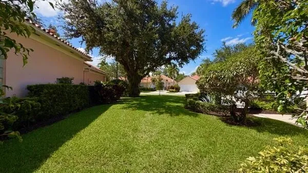Property Slideshow image 2 of 68 | 7240 deer point ln, West Palm Beach, FL, 33411