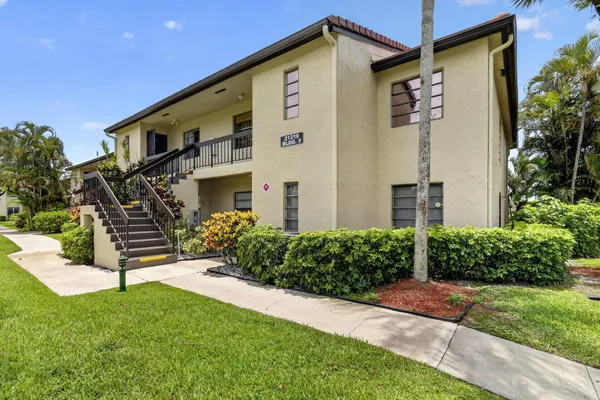 Property Slideshow image 3 of 72 | 21219 lago cir 5j, Boca Raton, FL, 33433