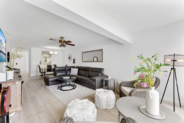 Property Slideshow image 2 of 24 | 1110 boxwood dr 202, Delray Beach, FL, 33445