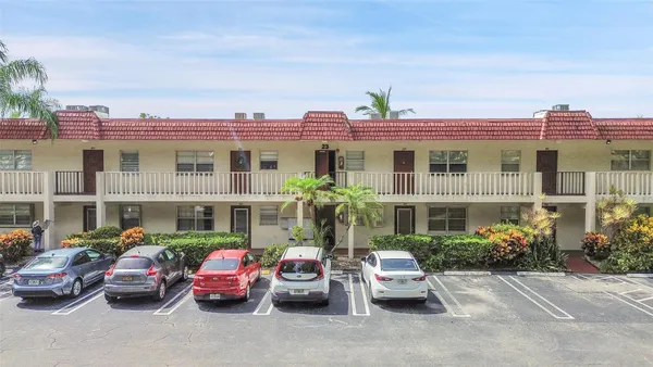 Property Slideshow image 2 of 32 | 23 abbey ln 202, Delray Beach, FL, 33446