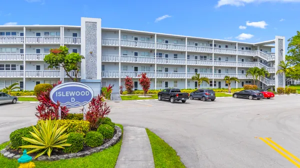 Property Slideshow image 2 of 80 | 1005 islewood d 1005, Deerfield Beach, FL, 33442