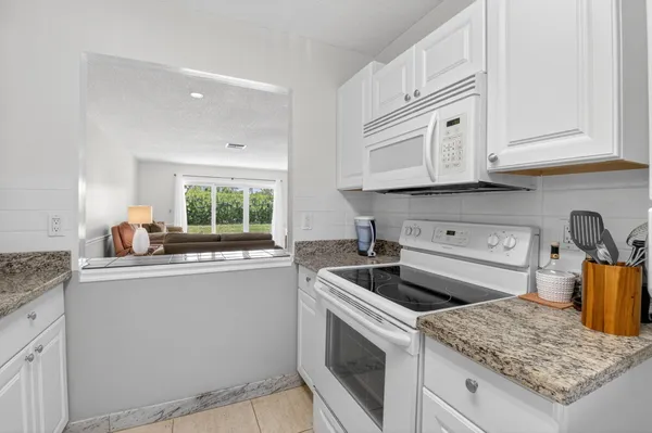 Property Slideshow image 2 of 41 | 13984 vía flora b, Delray Beach, FL, 33484