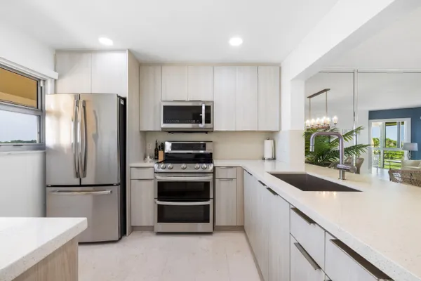 Property Slideshow image 3 of 11 | 3654 via poinciana 603, Lake Worth, FL, 33467