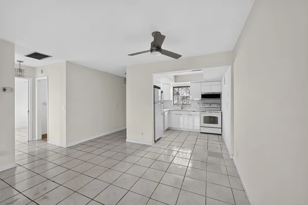 Property Slideshow image 2 of 16 | 2965 crosley dr b, West Palm Beach, FL, 33415