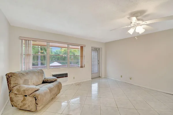 Property Slideshow image 3 of 28 | 70 camden c c, West Palm Beach, FL, 33417
