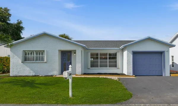 Property Slideshow image 2 of 34 | 7198 e pine forest cir cir, Lake Worth, FL, 33467