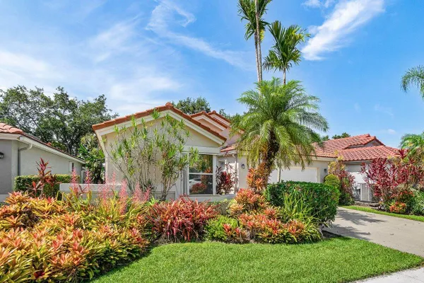 Property Slideshow image 2 of 64 | 9763 harbour lake cir, Boynton Beach, FL, 33437