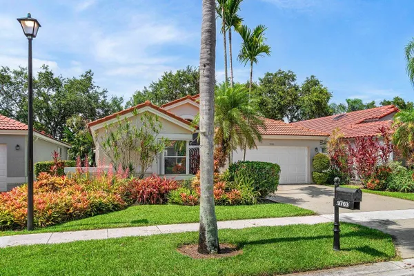 Property Slideshow image 3 of 64 | 9763 harbour lake cir, Boynton Beach, FL, 33437