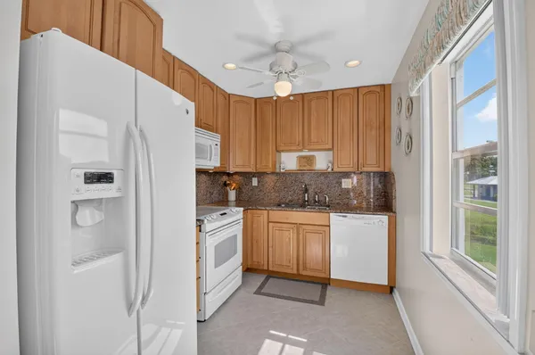Property Slideshow image 2 of 37 | 323 capri g 323, Delray Beach, FL, 33484
