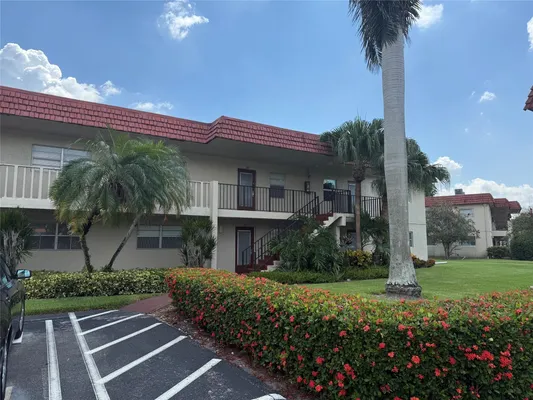Property Slideshow image 2 of 18 | 32 abbey ln 207, Delray Beach, FL, 33446