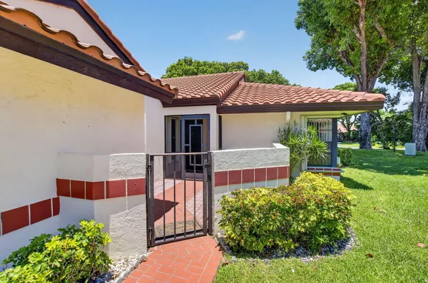 Property Slideshow image 3 of 56 | 10546 beach palm ct b, Boynton Beach, FL, 33437