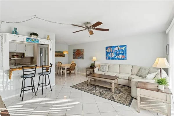 Property Slideshow image 2 of 15 | 95 n blvd 2b, Boynton Beach, FL, 33435