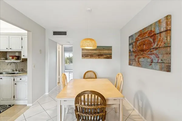 Property Slideshow image 3 of 15 | 95 n blvd 2b, Boynton Beach, FL, 33435