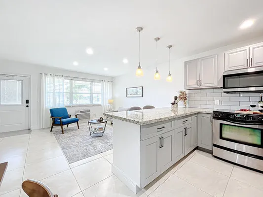 Property Slideshow image 2 of 10 | 410 chatham t t, West Palm Beach, FL, 33417
