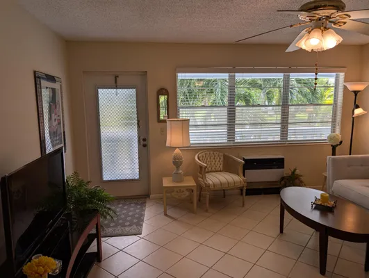 Property Slideshow image 3 of 17 | 436 markham t 436, Deerfield Beach, FL, 33442