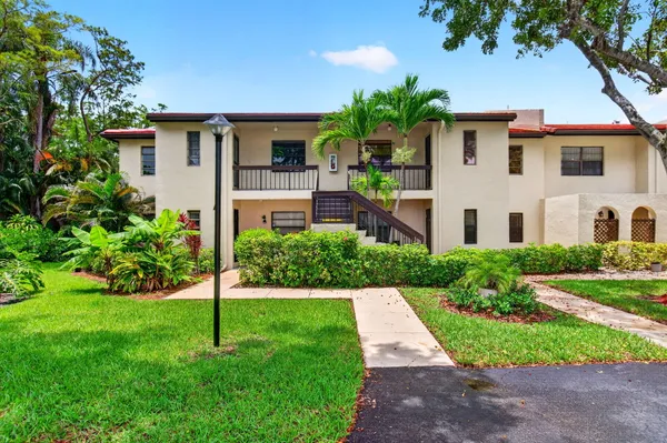 Property Slideshow image 2 of 57 | 8460 casa del lago, Boca Raton, FL, 33433