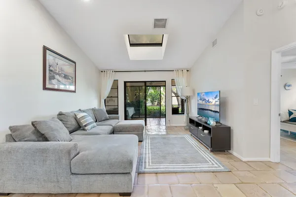 Property Slideshow image 3 of 26 | 5861 sunswept ln b, Boynton Beach, FL, 33437