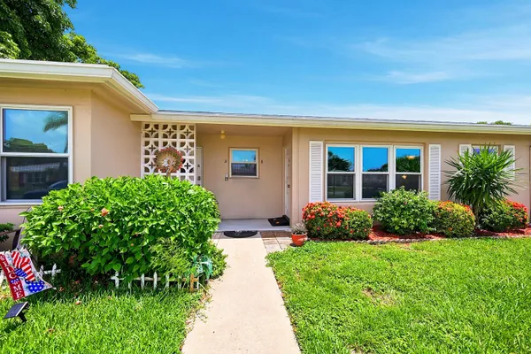 Property Slideshow image 2 of 38 | 295 high point blvd b, Boynton Beach, FL, 33435