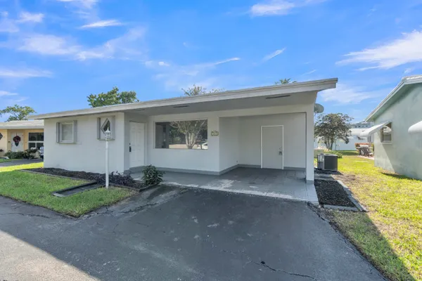 Property Slideshow image 3 of 38 | 3240 sheridan ln 117, Hollywood, FL, 33021