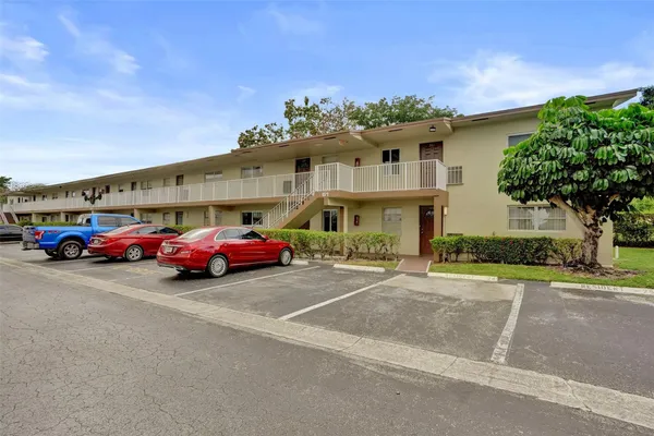 Property Slideshow image 2 of 30 | 651 nw 80th ter 207, Margate, FL, 33063