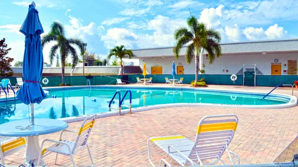 Property Slideshow image 3 of 37 | 2920 cynthia ln 202, Lake Worth Beach, FL, 33461