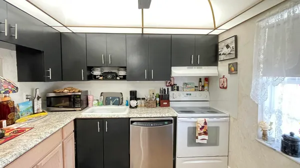 Property Slideshow image 3 of 24 | 4 abbey ln 103, Delray Beach, FL, 33446