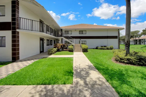 Property Slideshow image 2 of 38 | 15451 pembridge dr 206, Delray Beach, FL, 33484