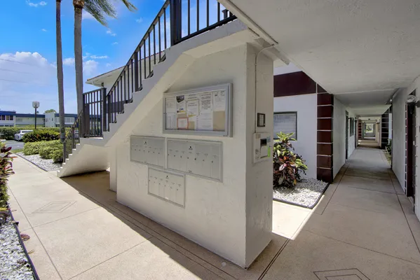Property Slideshow image 3 of 38 | 15451 pembridge dr 206, Delray Beach, FL, 33484