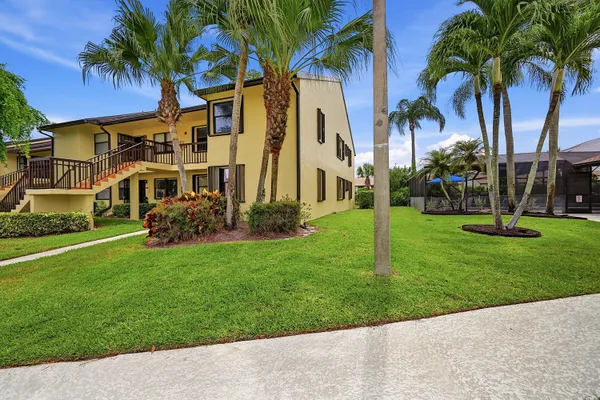 Property Slideshow image 2 of 25 | 4699 lucerne lakes blvd 206, Lake Worth, FL, 33467