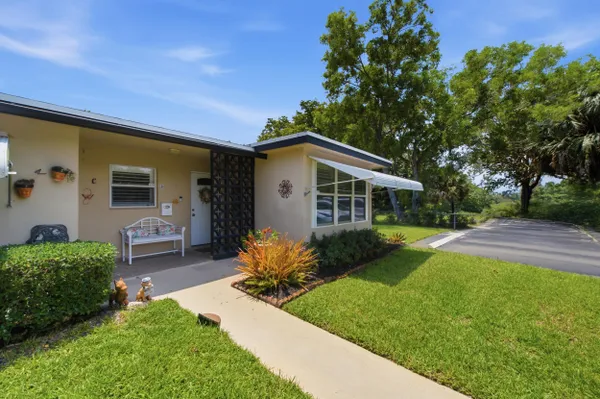 Property Slideshow image 2 of 36 | 957 circle dr d, Delray Beach, FL, 33445