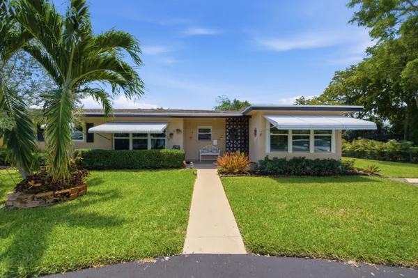 Property Slideshow image 3 of 36 | 957 circle dr d, Delray Beach, FL, 33445