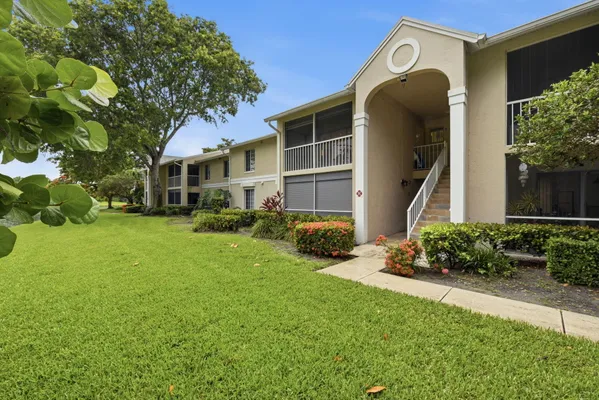 Property Slideshow image 2 of 19 | 13811 oneida dr f2, Delray Beach, FL, 33446