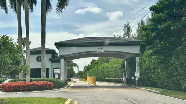 Property Slideshow image 3 of 31 | 6585 kensington ln 207, Delray Beach, FL, 33446