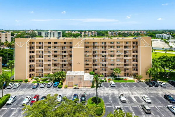 Property Slideshow image 2 of 60 | 7076 huntington ln 502, Delray Beach, FL, 33446