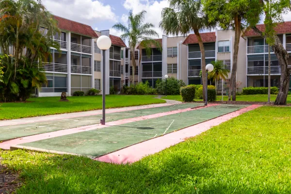 Property Slideshow image 2 of 22 | 3531 inverrary dr h406, Lauderhill, FL, 33319