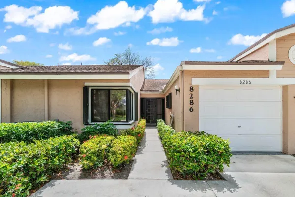 Property Slideshow image 3 of 43 | 8286 springlake dr, Boca Raton, FL, 33496