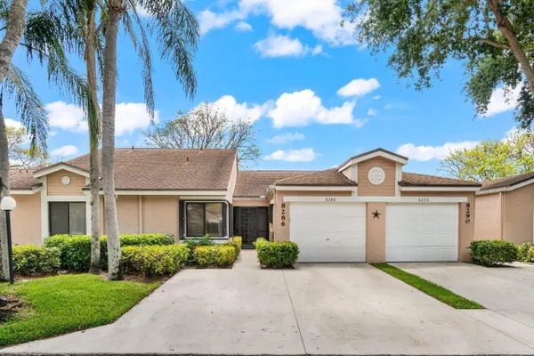 Property Slideshow image 2 of 43 | 8286 springlake dr, Boca Raton, FL, 33496